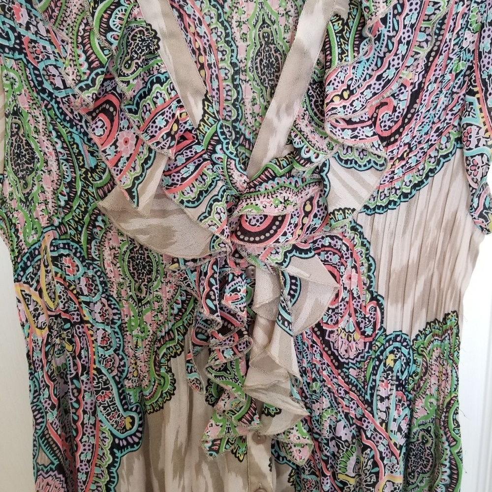 Like New Sleeveless Ruffle Blouse - Picture 2 of 5